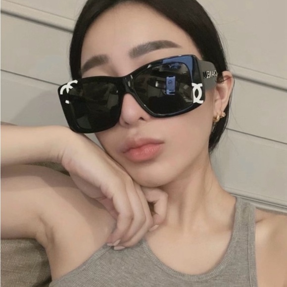 CHANEL Black and White Sunglasses - Picture 3 of 11